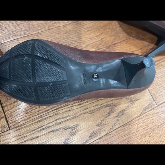 PRADA TAN LEATHER PUMPS - Picture 2 of 8